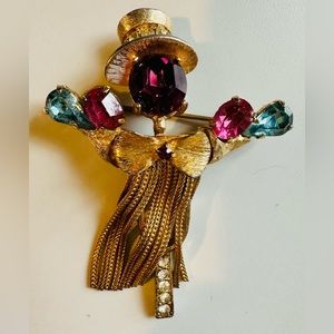 Vintage mid century gold tone and gemstone brooch ❤️